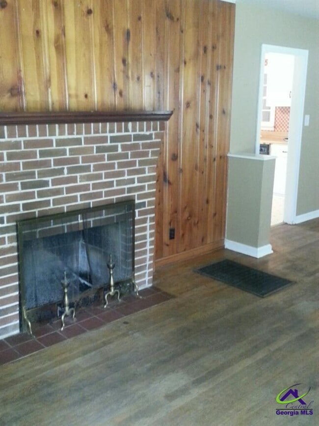 Photo - 323 Bernard Dr