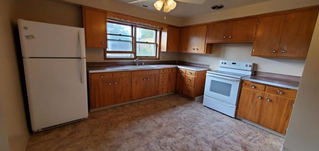 Photo - 1620 Hanaford Ave