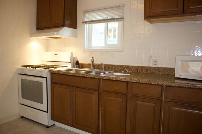 Gas stove. Newer kitchen - 1902 W 33rd Ave Unit 1