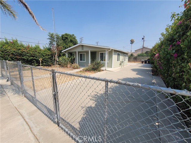 Photo - 825 E G St
