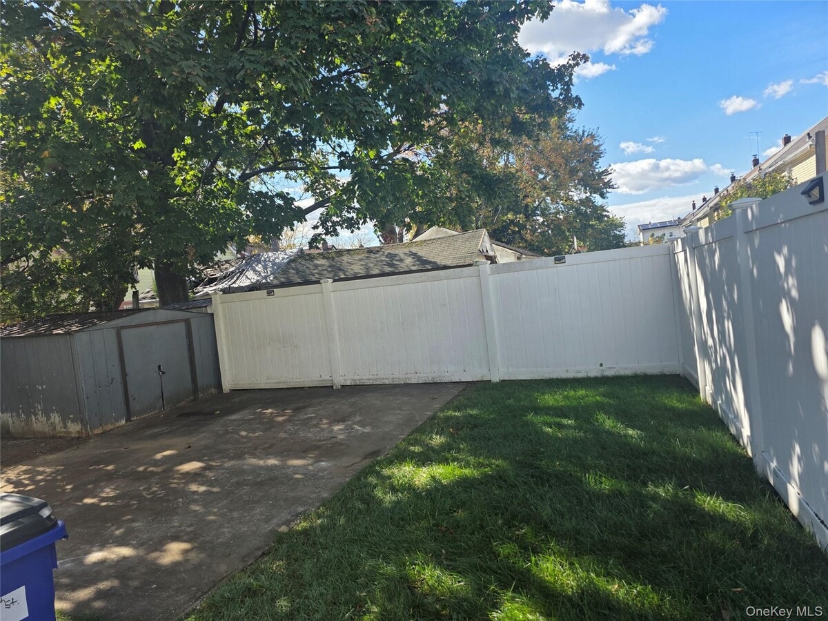 Photo - 114-36 194th St