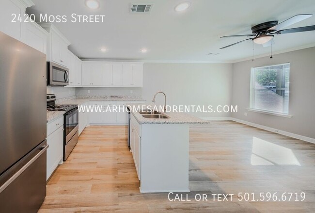 Photo - 2420 Moss St