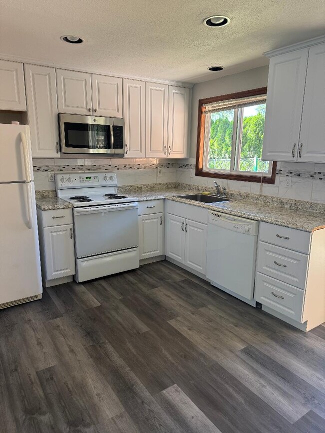 Photo - 18035 Weaver Ct Unit 18035 Weaver Ct