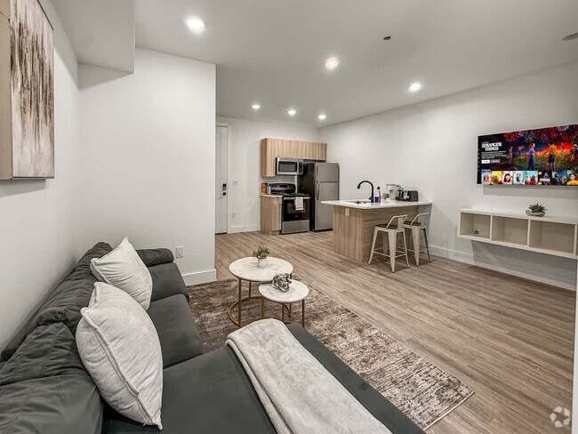 Building Photo - 2400 E Huntingdon St Unit ID1075547P Rental