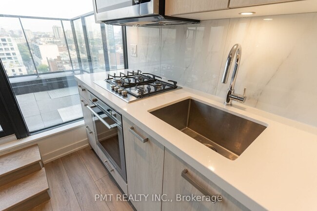 Photo - 458-1458 Richmond St W