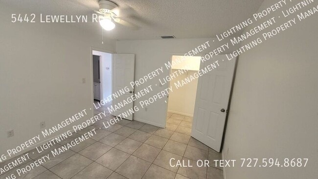 Photo - 5442 Lewellyn Rd