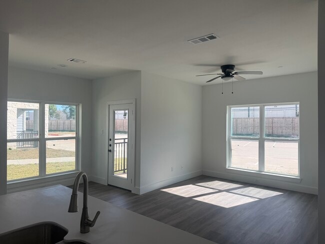 Photo - Pin Oak Apartments