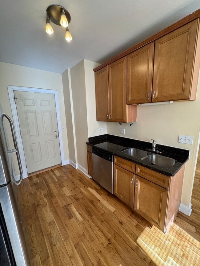 Photo - 4566 W George St Unit 1