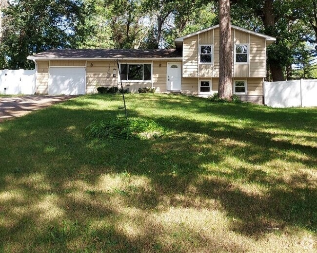 Building Photo - Nice 3 Bedroom 2 Bathroom house in Houlton