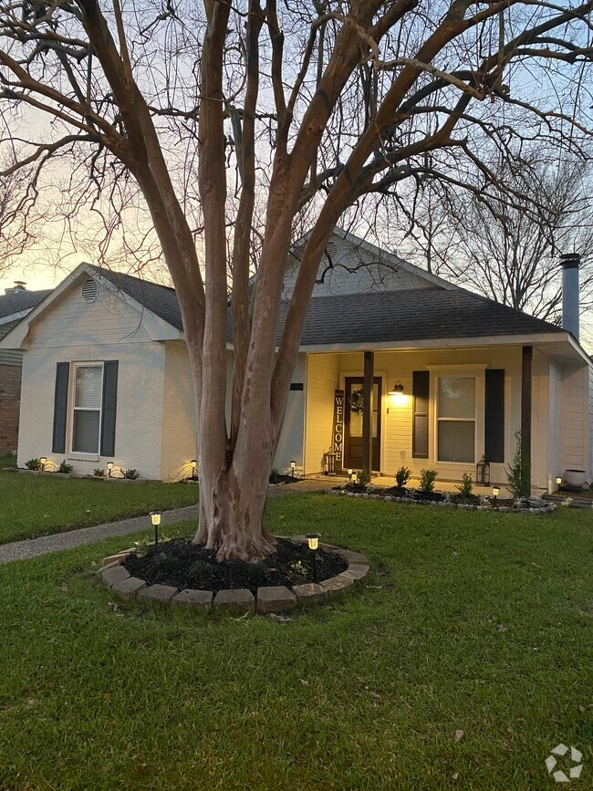 Building Photo - 734 Meadow Bend Dr Rental