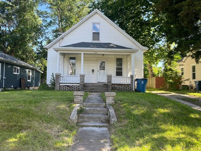 Building Photo - 2 Bedroom 2 bathroom in Alton Rental