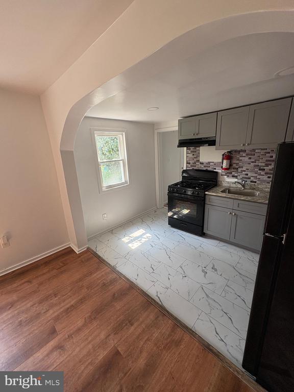 Building Photo - 2411 Wayne Ave Rental