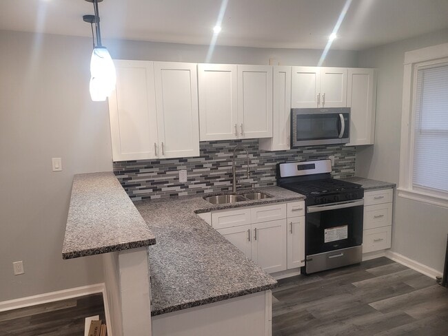 Photo - 305 Greenway Ave