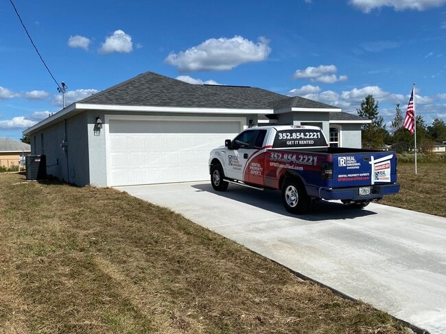 Photo - Custom Home - Desirable SE Ocala neighborhood 3/2/2 ** Wont Last**