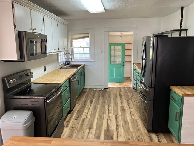 Photo - 1209 Lee St