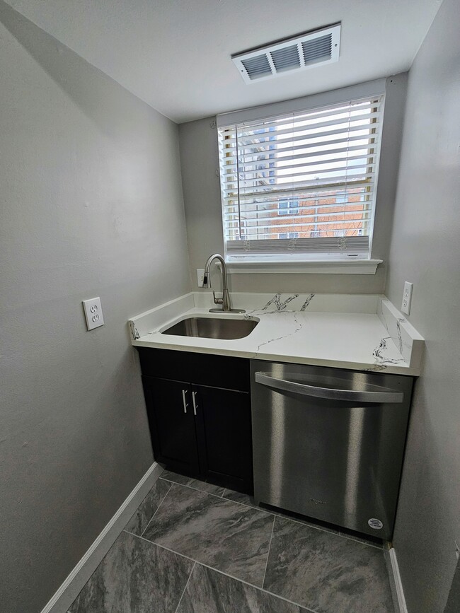 Photo - 412 N Armistead St Unidad 102 Rental