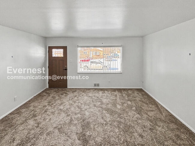 Photo - 6822 Moore St