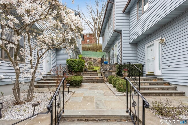 Photo - 81 Pemberwick Rd Unit A