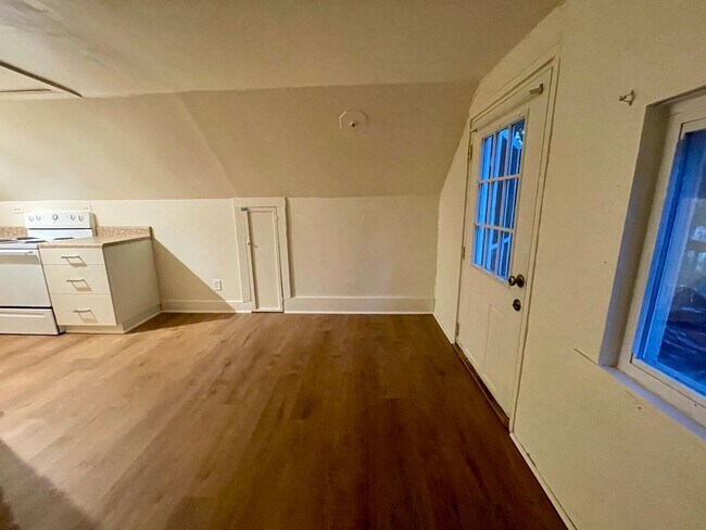 Photo - 1205 N Greensboro Street Unidad 1205 N. Greensboro St -  B