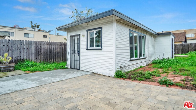 Building Photo - 705 S Adams St Unit A