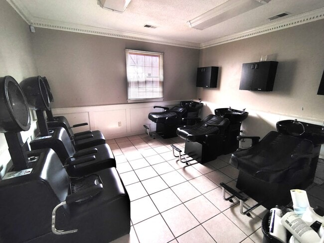 Photo - 5772 Rayben Cir