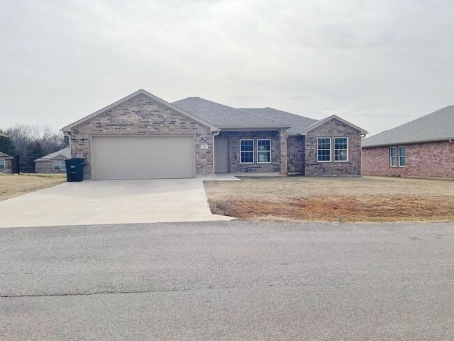 Building Photo - Adorable home in a quiet neighborhood
