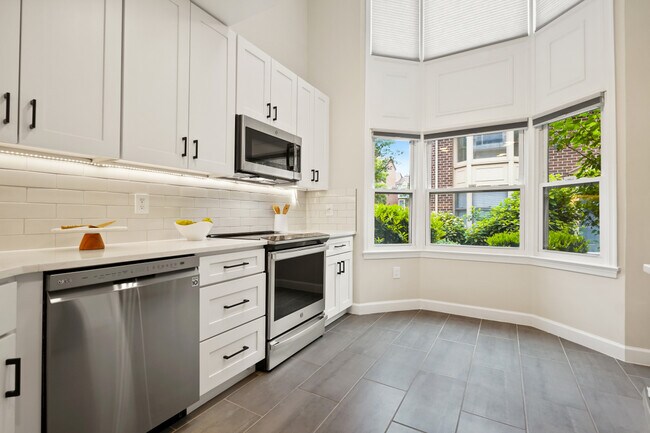 Photo - 631 N Tazewell St