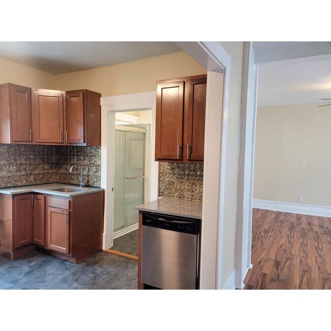 Photo - 223 E North St Apartment Unit 3