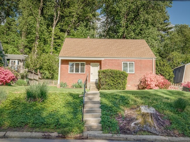 Photo - 9011 Lindale Dr House