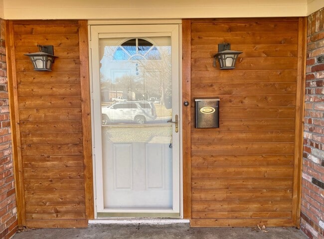 Photo - Adorable and Freshly painted Edgecliff Village 3 Bed 2 Bath!!