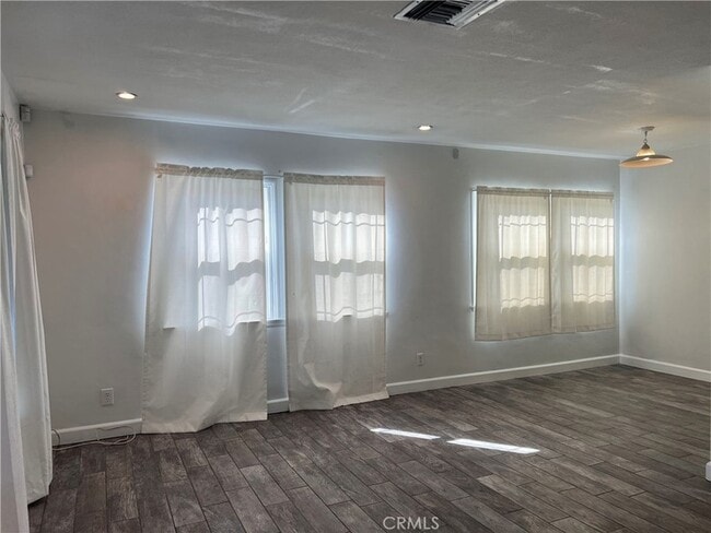 Photo - 2588 Genevieve St N