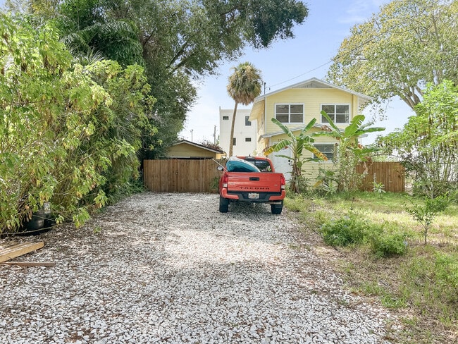 Photo - 1307 E 17th Ave Unidad El Cafecito Loft