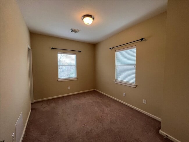 Building Photo - 1138 W 26th St