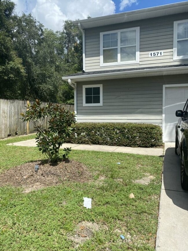 Building Photo - 1571 NW 29 Rd Rental
