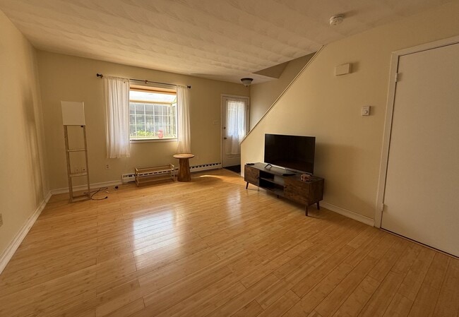 3 Bedroom Townhome in Woods Edge! - 3 Bedroom Townhome in Woods Edge!