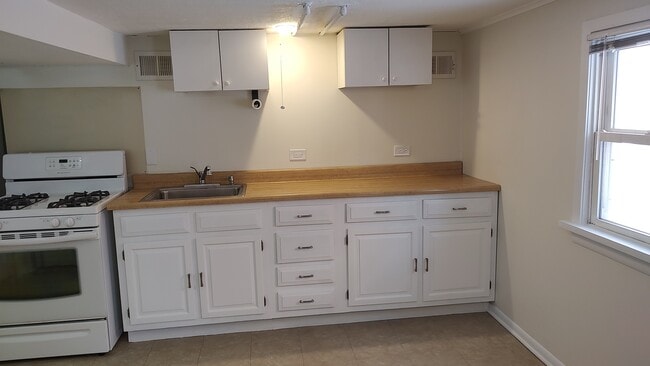 Photo - 1960 Illinois St