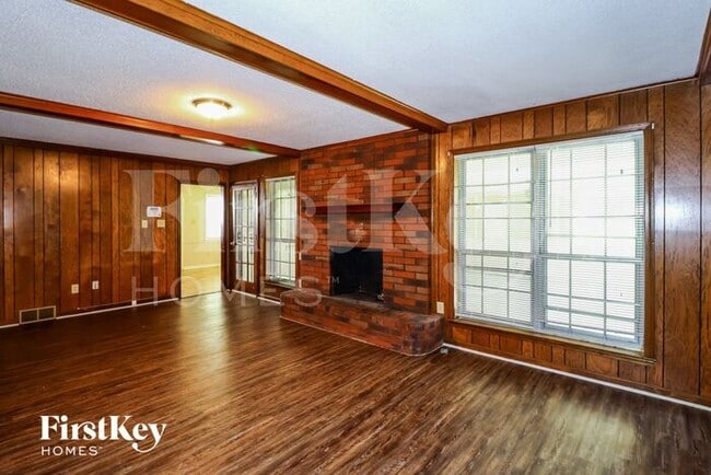 Photo - 2082 Leichester Ln