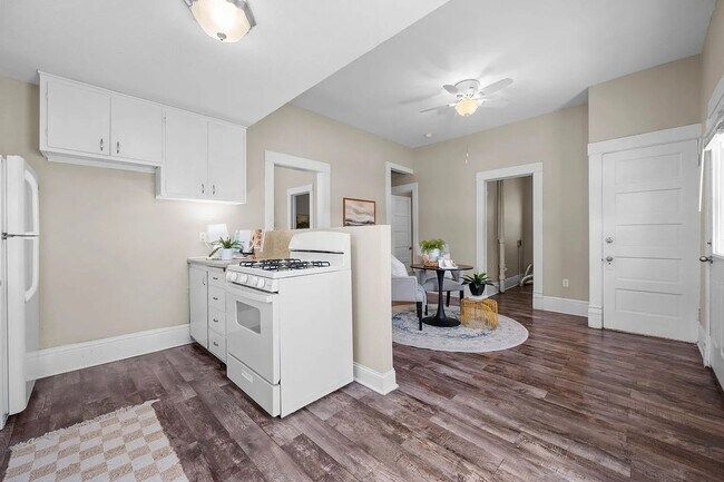 Photo - 2908 W 9th St N