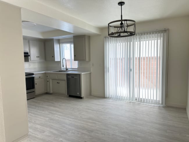 210 S Illinois St Unit 2