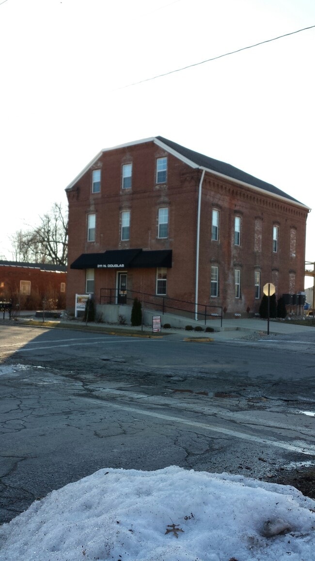 Building Photo - 311 N Douglas St Unit 2