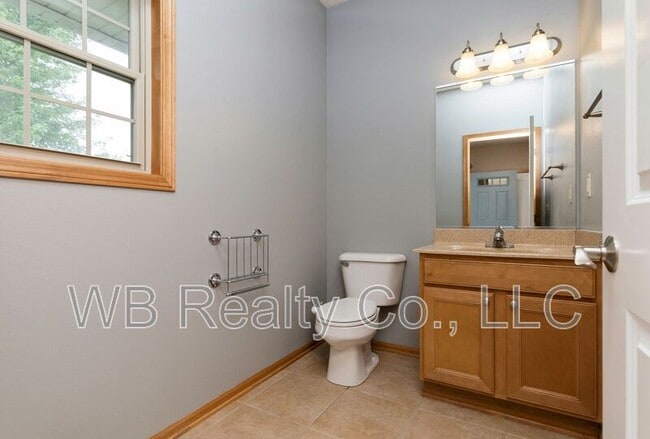 Photo - 645 SE Carefree Ln