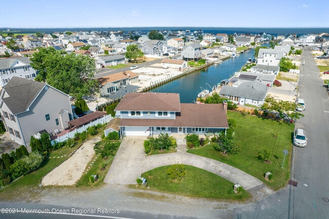 Photo - 1041 Bayview Ave