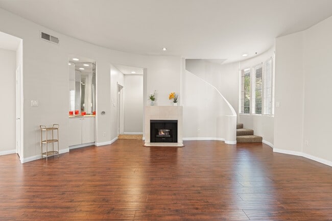 Photo - 408 W Queen St