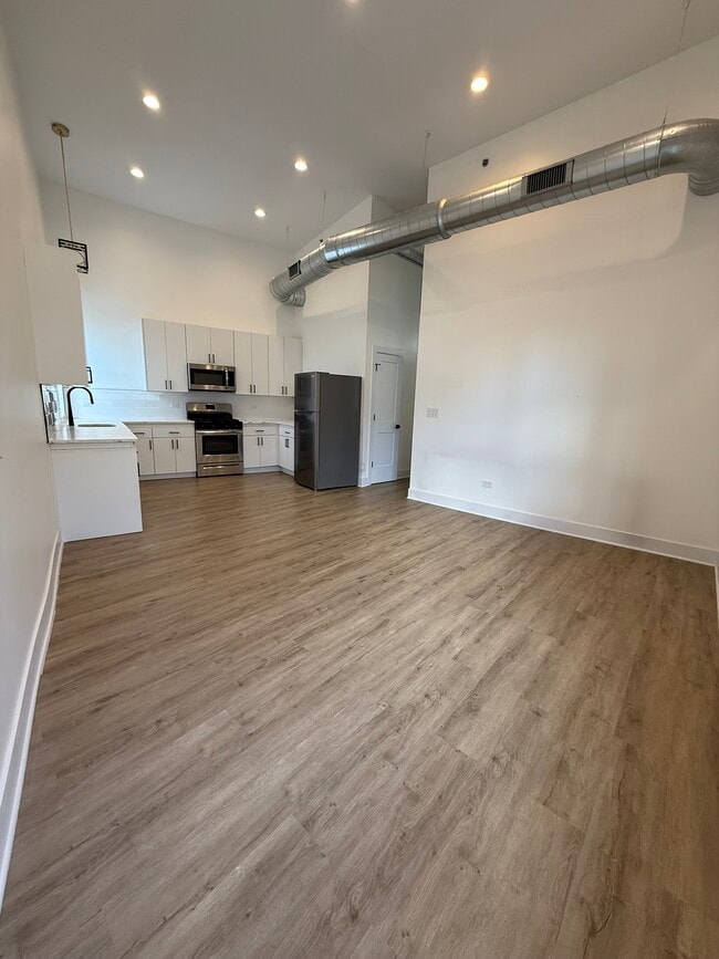 Photo - 4735 N Artesian Ave Unit 4731 -201