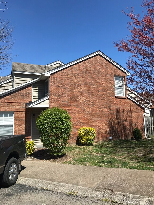 Photo - 324 Yorkshire Cir