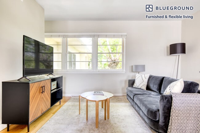 Building Photo - 1067 Elkgrove Ave Rental