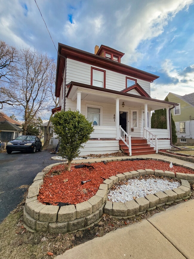 Photo - 481 Division St