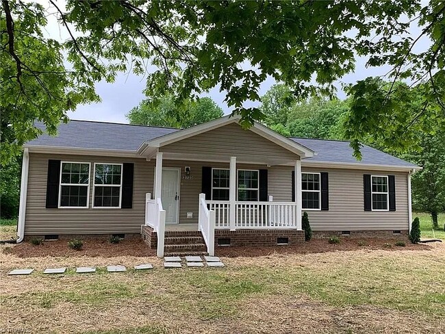 Building Photo - 3735 Oakwood Dr