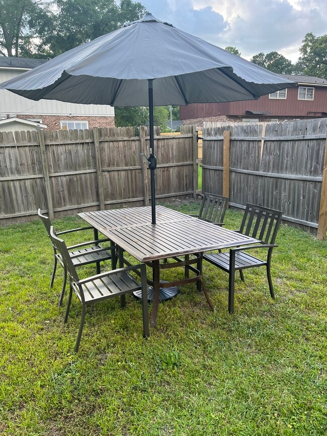 Photo - 611 Greenway Dr