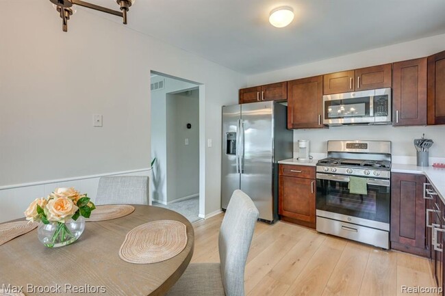 Photo - 36 W Mahan Ave